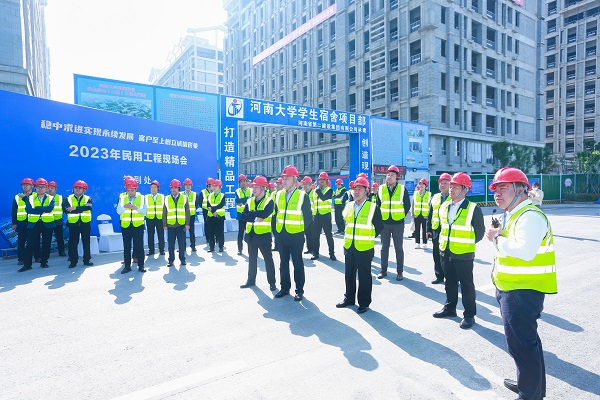 與會人員現(xiàn)場觀摩11.jpg 與會人員現(xiàn)場觀摩11.jpg