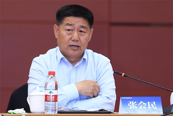 集團(tuán)公司黨委書記張會民在會上講話.JPG 集團(tuán)公司黨委書記張會民在會上講話.JPG