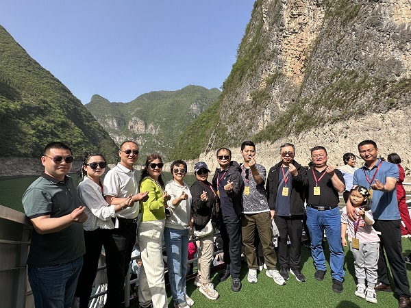 9--游覽長(zhǎng)江小三峽奇絕風(fēng)光.jpg 9--游覽長(zhǎng)江小三峽奇絕風(fēng)光.jpg