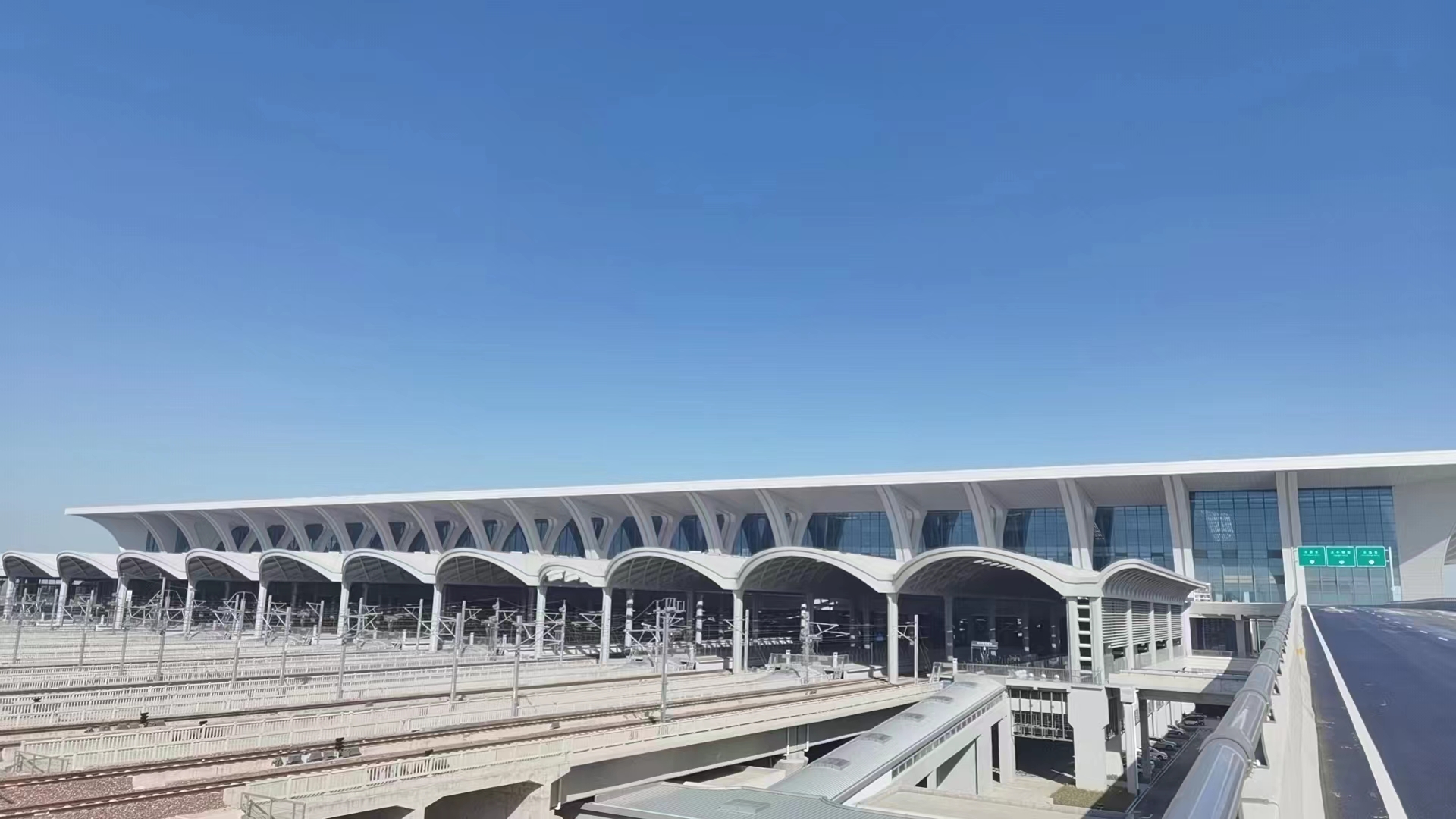 新建鄭州至周口至阜陽鐵路鄭州南站工程(中國建設(shè)工程魯班獎).jpg