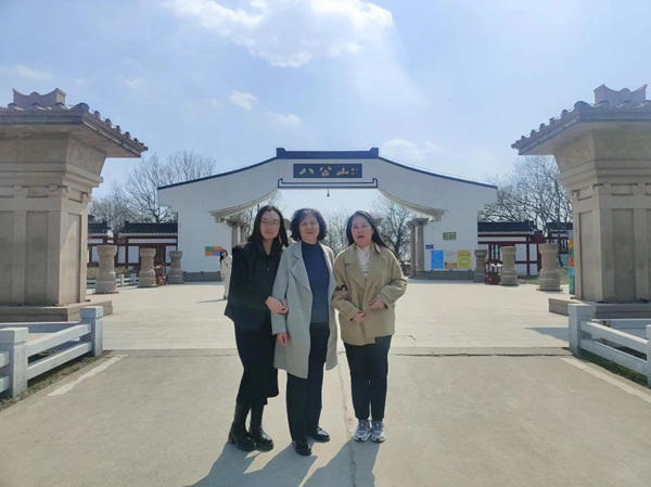 10淮南潘集項目組織女員工到八公山參觀游玩.jpg 10淮南潘集項目組織女員工到八公山參觀游玩.jpg