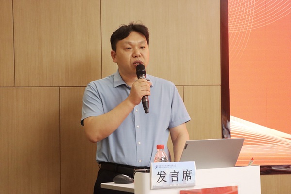 河南省建筑業(yè)協(xié)會(huì)建筑技術(shù)專(zhuān)業(yè)委員會(huì)主任、集團(tuán)總工程師兼人力資源總監(jiān)蘇群山致辭.jpg 河南省建筑業(yè)協(xié)會(huì)建筑技術(shù)專(zhuān)業(yè)委員會(huì)主任、集團(tuán)總工程師兼人力資源總監(jiān)蘇群山致辭.jpg